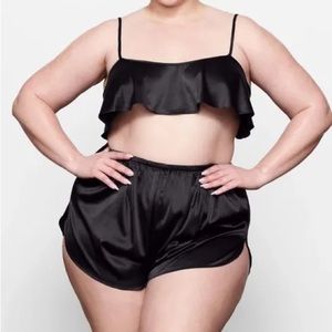 Skims shine collection set onyx size M